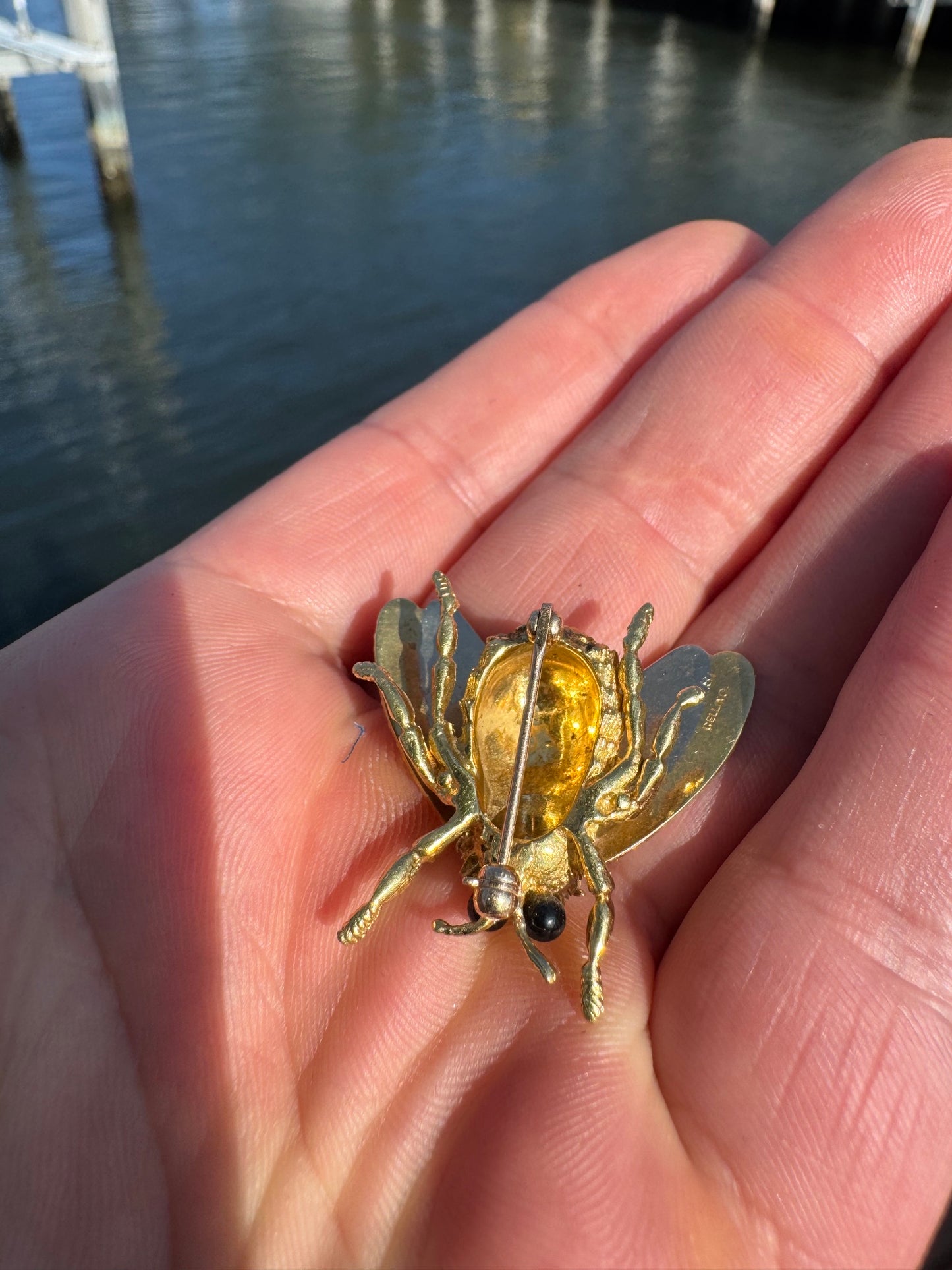 18k white and yellow gold Cellino "Bee" Brooch, 13.9 grams heavy (!) with onyx eyes