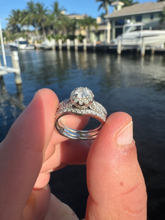 14k *Very Special* 2-piece white gold and diamond ring (set)